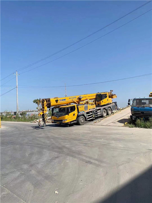 万山区吊车作业时，可能会产生哪些额外收费项目？