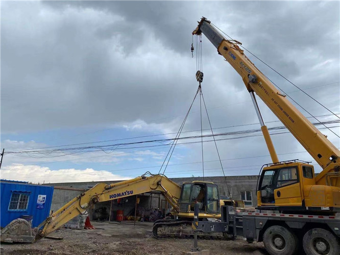 万山区25吨吊车的工作半径是多少？